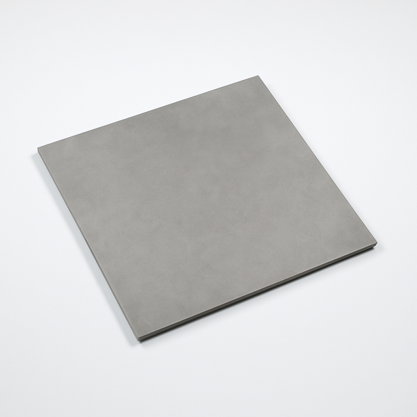 Mystone Fog grijze keramische tegel 120x120 cm diagonaal gefotografeerd met egale koele grijstint en betonlook, ideaal voor ruime moderne vloeren en wanden.