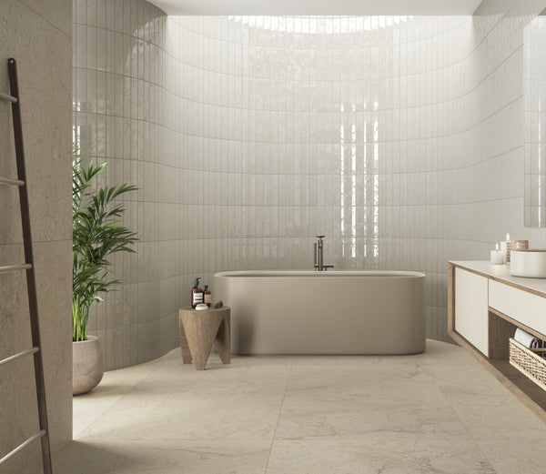 Badkamer met retro tegels Beli Sand 7,5x28 als keramiek wandtegels, stijlvolle beige tegeltjes die een warme, natuurlijke sfeer in de badkamer creëren.