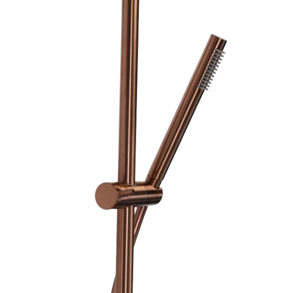 Handdouche van de stortdouche set met thermostaatkraan Brondby met Facet in brons – strak design met praktische houder en fijne waterverneveling.
