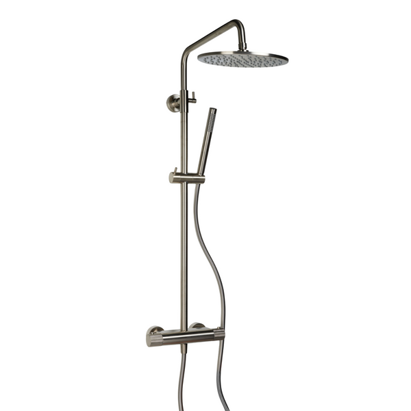 Stortdouche set met thermostaatkraan Brondby met Facet in geborsteld nikkel, met stijlvolle regendouche en handdouche – een modern alternatief voor zwart of goud.