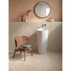 Italiaanse keramische tegels Pora Beige met antislipwaarde R10, perfect voor binnen ruimtes.