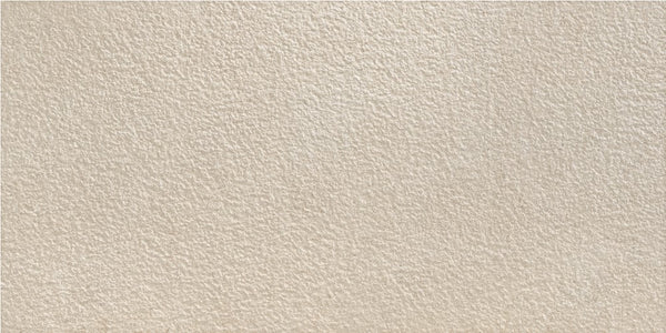 Keramische decor tegels Regula 2 Hammered 60x120 in close-up, met zichtbare gehamerde textuur en natuurlijke beige tint.