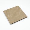 Close-up van de natuurlijke structuur van keramische tegel Tone Tan Mat 60x60 met realistische marmerlook.