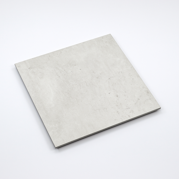 Keramische vloertegel 90x90 cm in grijs bianco uit de Bora-serie, ideaal voor een moderne badkamer of woonkamer met betonlook uitstraling.