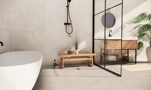Moderne badkamer met Bora Grijs Bianco keramische wandtegels en vloertegels 90x90 cm, ideaal voor een stijlvolle en tijdloze look.