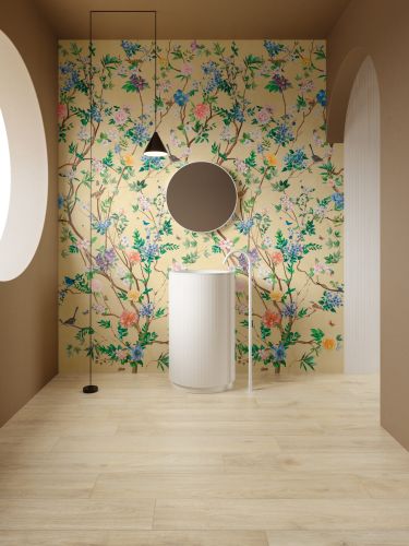 Stijlvolle badkamer met keramisch parket Lin Chiaro 20x120 cm in licht eiken houtlook, gecombineerd met kleurrijke wanddecoratie voor een warme sfeer.