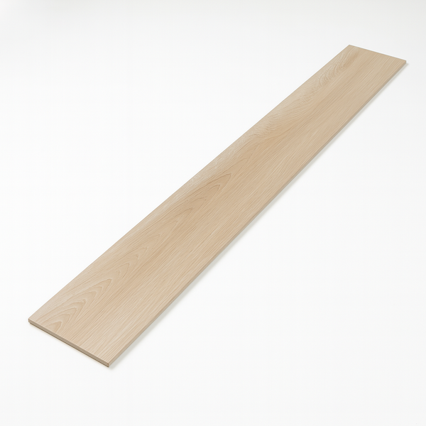 Keramisch parket licht eiken plank Lin Chiaro 20x120 cm op witte achtergrond met zichtbare houtstructuur.