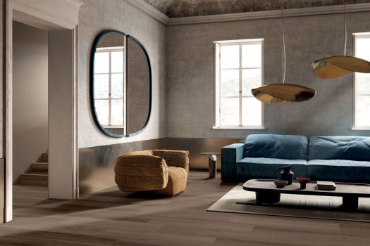Rustiek-modern interieur met gerectificeerde vloertegels in keramisch parket Poetry Oak 30x120 cm met natuurlijke houtstructuur.