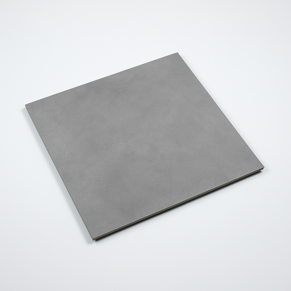 Mystone Fog grijze keramische tegel 80x80 cm diagonaal gefotografeerd met gelijkmatige koele grijstint en betonlook, perfect voor moderne vloeren en wanden.