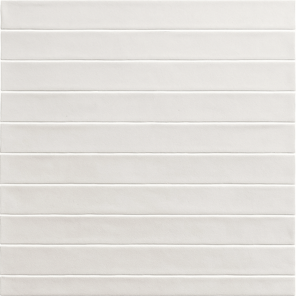 Matte variant van retro tegels Linea Ghia 5x50cm, ideaal als keramiek wandtegels voor een moderne, rustige witte tegels badkamer met stijlvolle witte tegeltjes.