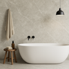 Slab tegel Mountain Grey 100x300 cm verwerkt als wandtegel in een luxe badkamer met minimalistische afwerking en tegel zonder voeg uitstraling.