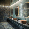Luxe badkamer met slab tegel Signoria Labradorite Polish 120x280 toegepast op wand en vloer als tegel zonder voeg voor een naadloos en stijlvol effect.