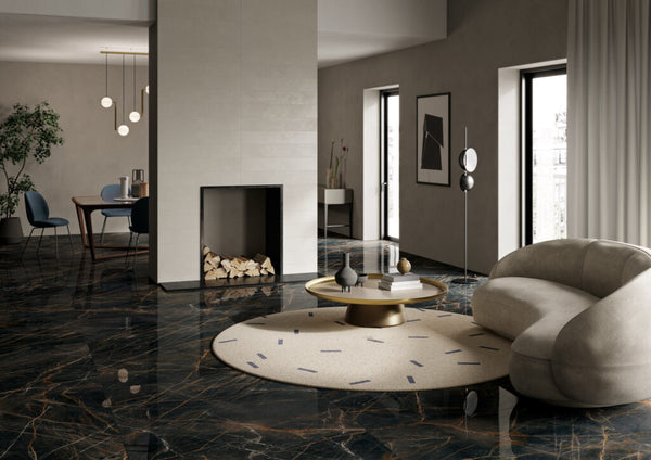 Slabs met diepe blauwe en bruine aderpatronen, ideaal voor een chique woonkamer met keramische Supernova Blue Brown tegel zonder voeg.
