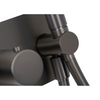 Detailweergave van de stortdouche inbouw doucheset met thermostaatkraan Brondby in gun metal – minimalistische afwerking met messing componenten.